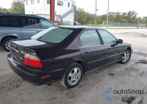 1997 Honda Accord Se из США, поврежденный, VIN 1HGCD5601VA147940